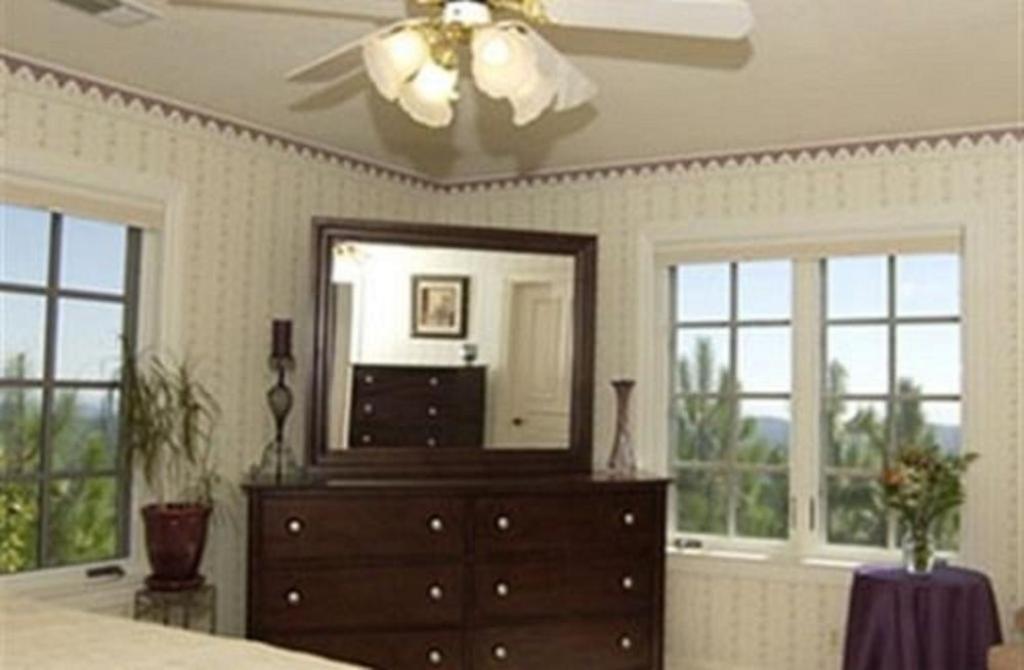 Sierra Sun Cloud Inn - Colfax (Adults Only) Екстер'єр фото